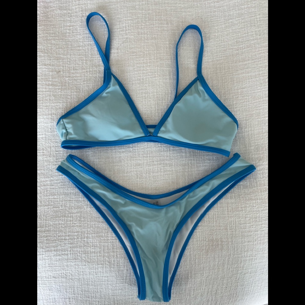 Bikini - Picture 1 of 1